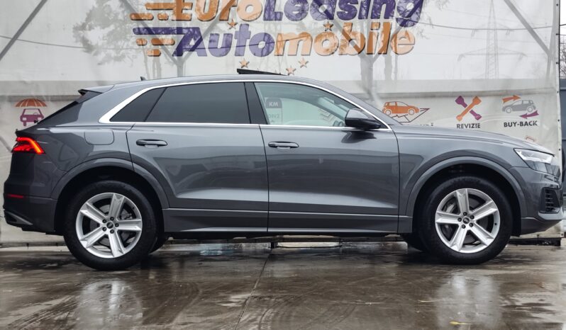 AUDI Q8 full