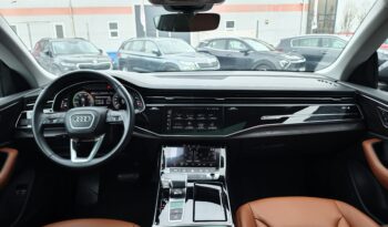 AUDI Q8 full