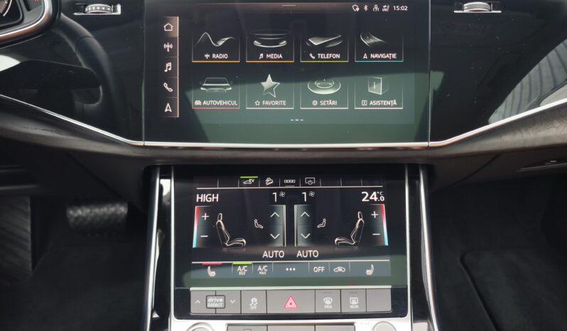 AUDI Q8 full