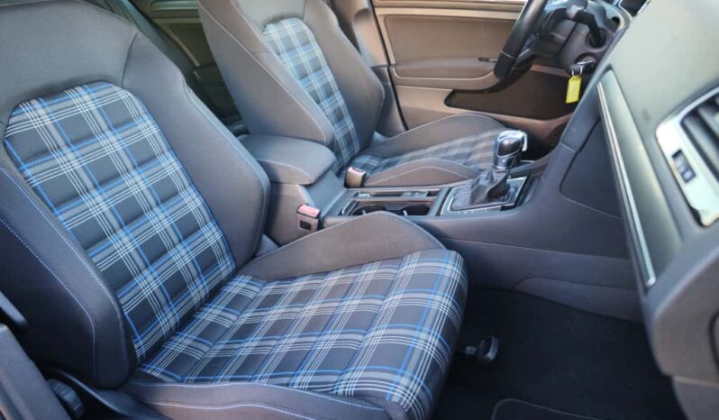 VOLKSWAGEN GOLF GTE full