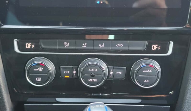 VOLKSWAGEN GOLF GTE full