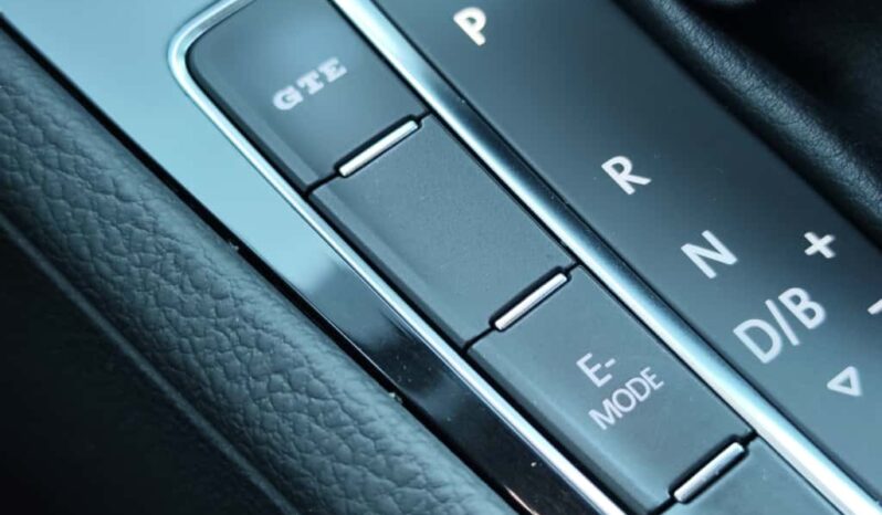 VOLKSWAGEN GOLF GTE full