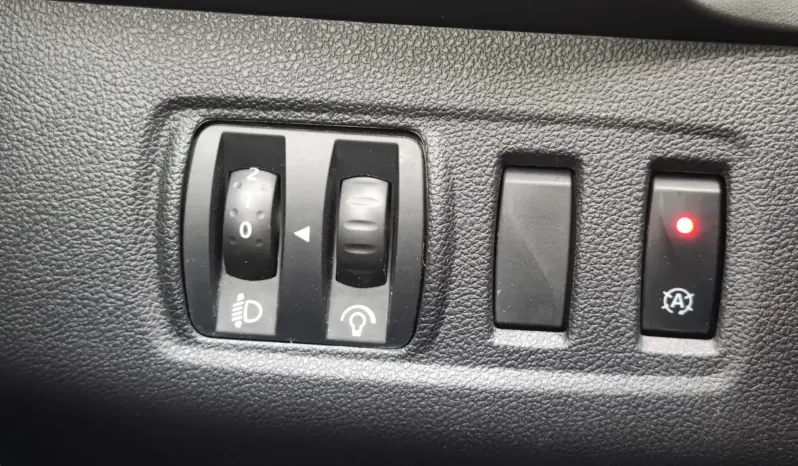 
								RENAULT CLIO full									