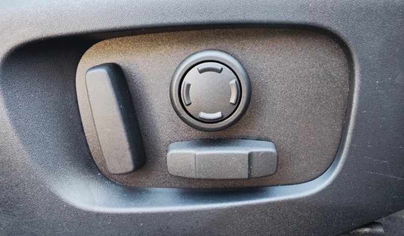 
								LAND ROVER RANGE ROVER VELAR full									