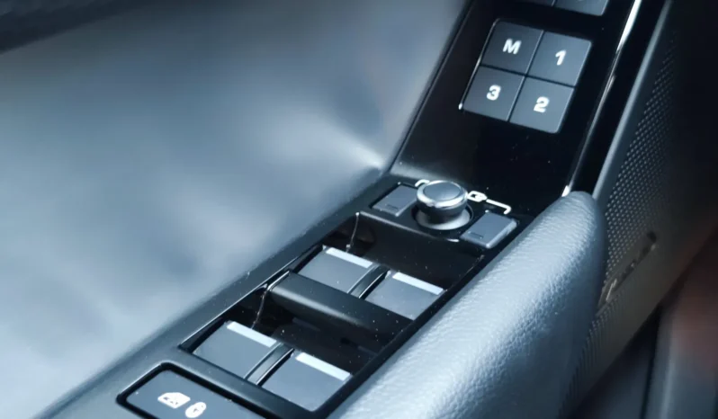 
								LAND ROVER RANGE ROVER VELAR full									