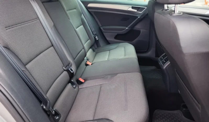 
								VOLKSWAGEN GOLF full									