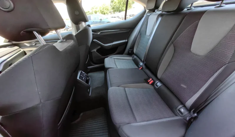 
								SKODA OCTAVIA full									
