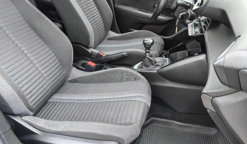 
								PEUGEOT 208 full									