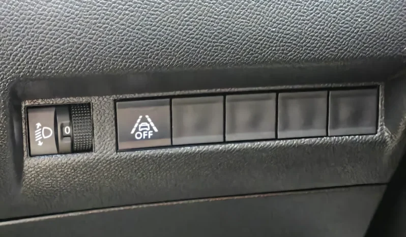 
								PEUGEOT 208 full									