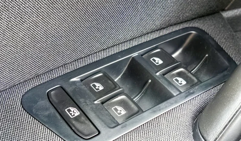 
								VOLKSWAGEN GOLF full									