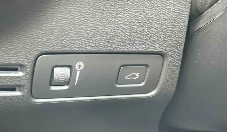 
								VOLVO XC 40 full									
