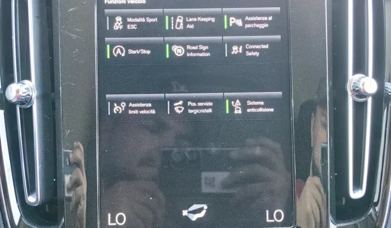 
								VOLVO XC 40 full									