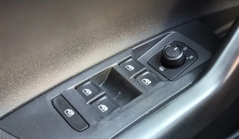 
								VOLKSWAGEN POLO full									