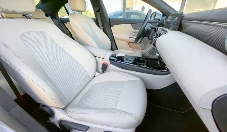 
								MERCEDES BENZ CLA 200 full									